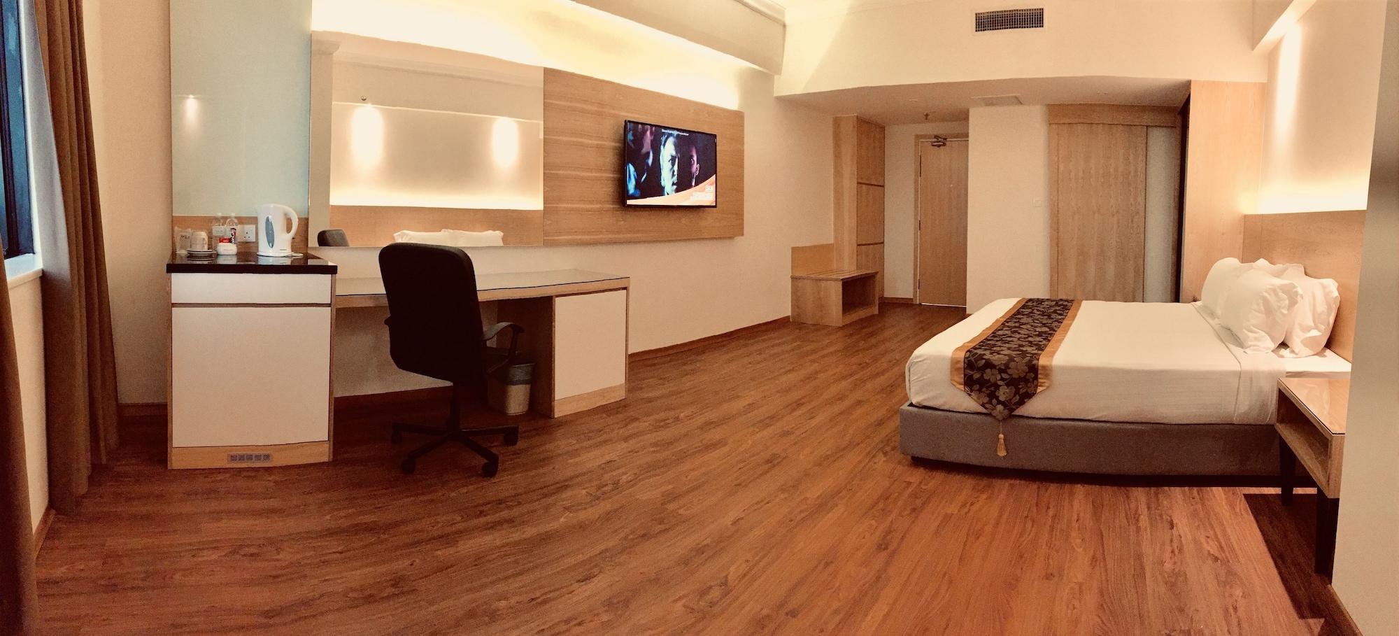 Hotel Crystal Crown Jb