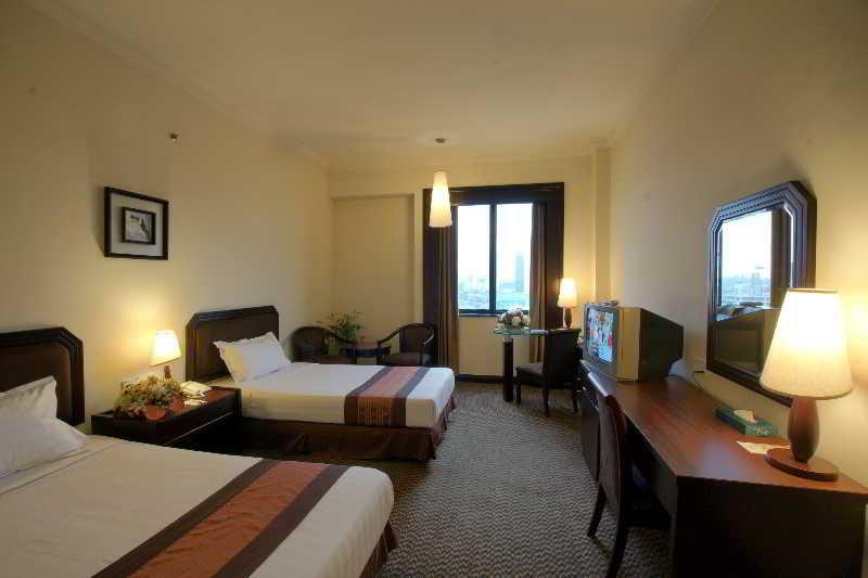 Crystal Crown Jb Hotel 3*