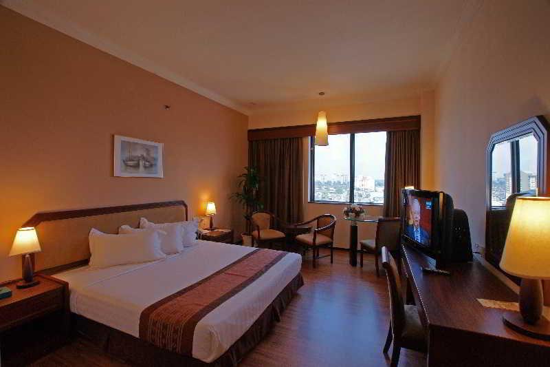Hotel Crystal Crown Jb